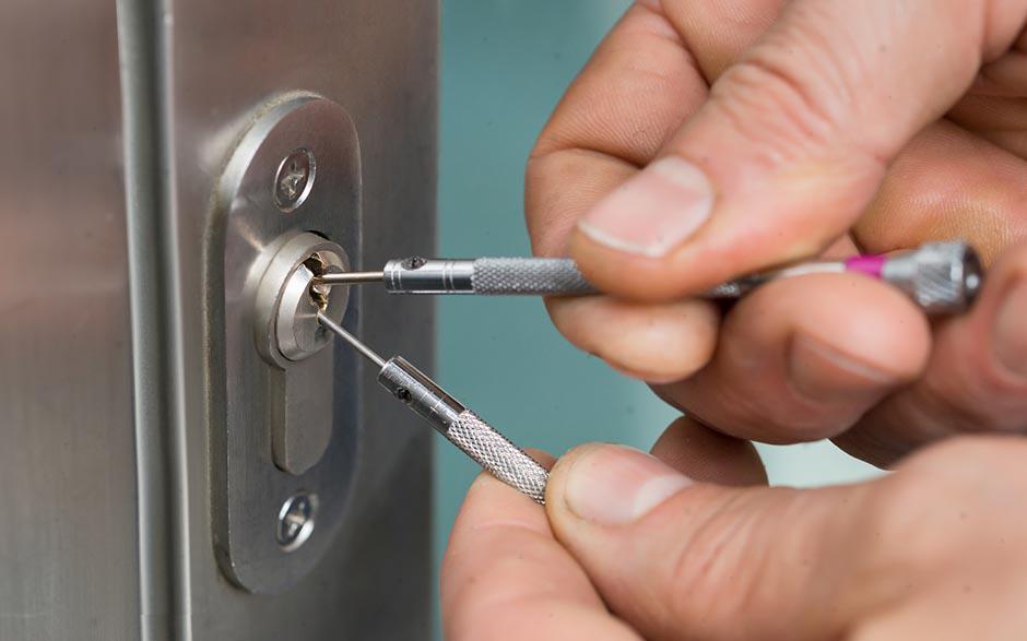 ouverture de porte claquée serrurier Bouqueval