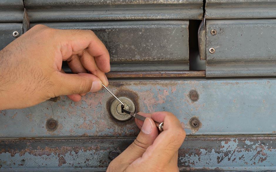 ouverture de porte claquée serrurier Mantes-la-Jolie