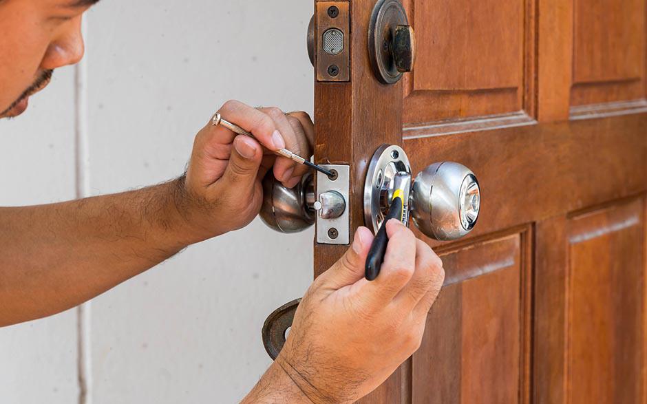 ouverture de porte claquée serrurier Bouqueval